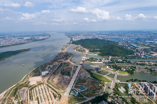 7月13日，正在建設(shè)中的樊口公園一角.jpg