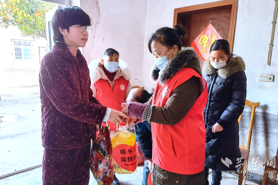 劉振羽 父死母改嫁，和爺爺奶奶一起生活，低保貧困戶 (3)_副本.jpg