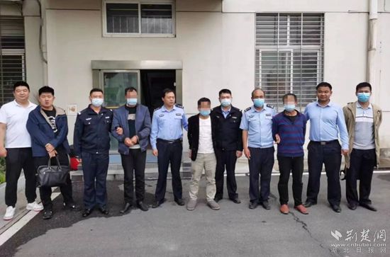 黃岡警方抓獲多名涉案犯罪嫌疑人_副本.jpg