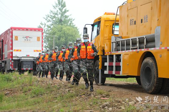 2.民兵快速出動(dòng)_副本.jpg