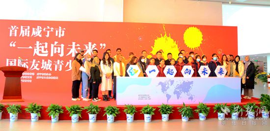 4 啟動(dòng)后領(lǐng)導(dǎo)與學(xué)生代表合影(備選).jpg