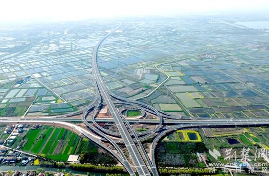 鐵、水、公、空立體式交通運(yùn)輸通道連線成網(wǎng)_副本.jpg