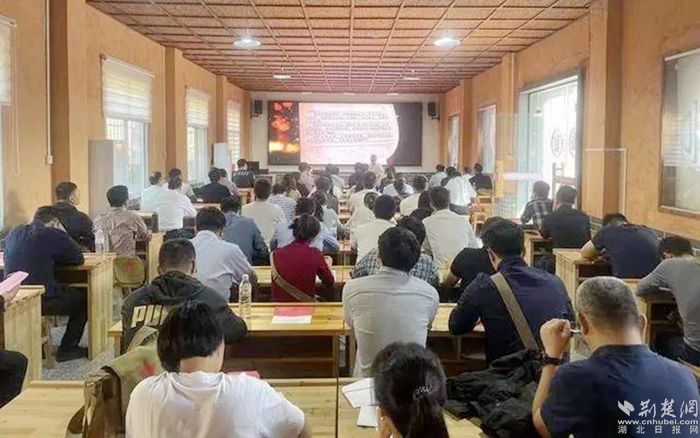 寧波、黃岡兩地人才交流現(xiàn)場。.webp.jpg.jpg