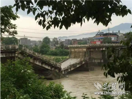 發(fā)生垮塌的程風大橋_副本.png