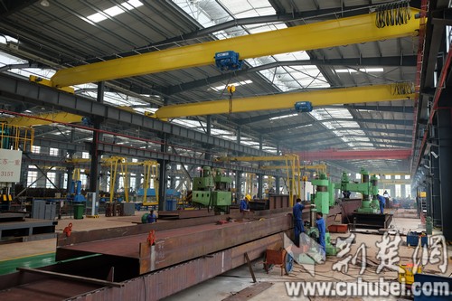 華舟重工生產(chǎn)車間.jpg 華舟重工生產(chǎn)車間.jpg